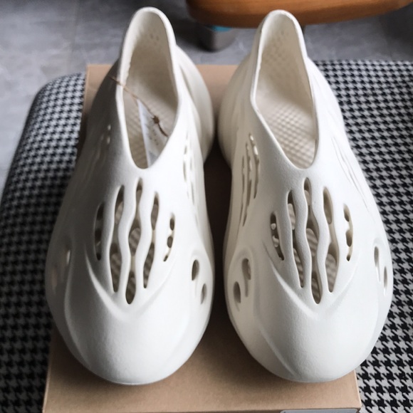 Yeezy Foam Rnnr White main image 5